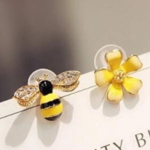 Florwer and Bee Earring